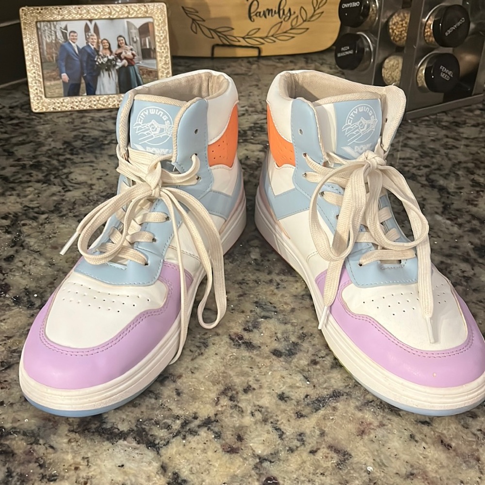 City Wings Pony Pastel Tennis Shoes Women’s 9.5
